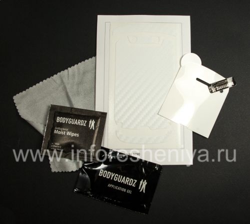Photogallery for 屏幕保护质地坚实集和身体BodyGuardz盔甲BlackBerry 9790 Bold, 洁白，质地“碳纤维” product
