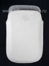 Photo 1 — 皮套口袋BlackBerry 9900 /九千七百二十零分之九千九百三十〇, 白色，质地细腻，白色的塑料标志