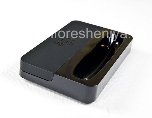 Photogallery for شاحن سطح المكتب الأصلي &quot;زجاج&quot; الشحن قرنة لبلاك بيري 9900/9930 Bold تاتش, أسود product