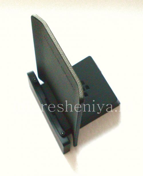 Photogallery for 原装台式充电器“玻璃”充电变压器的BlackBerry P'9981保时捷设计, 黑/黑 product