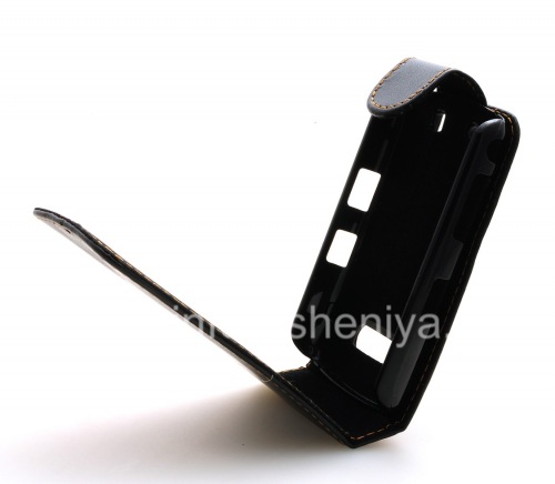 Photogallery for 与BlackBerry 9500 / 9530风暴纵向开皮套盖, 黑色与棕色缝线 product